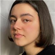 Fraîchement diplômée de la faculté de Droit de Rennes je donne des cours en droit et matières communes au niveau collège et lycée